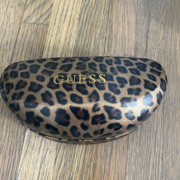 2 pairs!!! Guess sunglasses tortoise and black - Picture 4 of 8